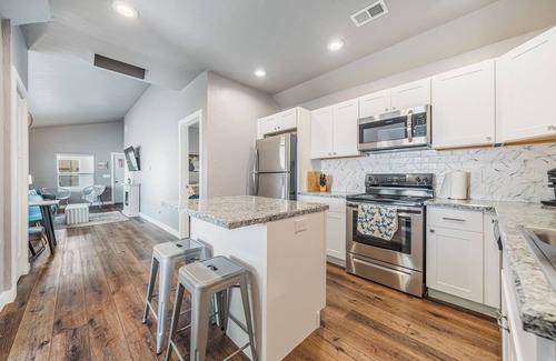 Menasha House | Cozy Home w/Large Yard Near Appleton & Neenah
