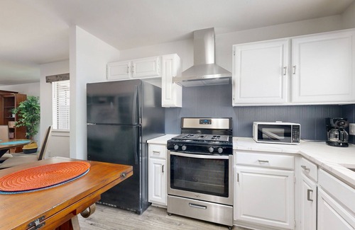 Tanglewood Forest House | Cozy home with enclosed backyard and fire pit - Dog-friendly
