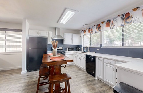 Tanglewood Forest House | Cozy home with enclosed backyard and fire pit - Dog-friendly