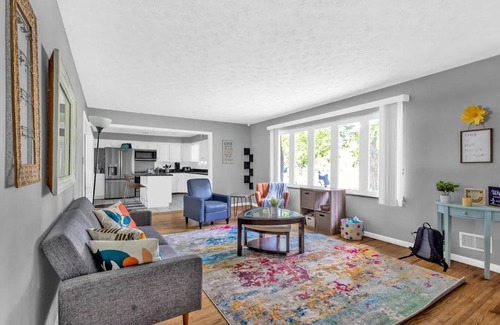 Indianapolis Apartment | Cozy Home with Fireplace Minutes from Grand Parknn