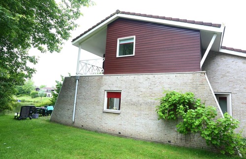Vlagtwedde House | Cozy Home with Garden View