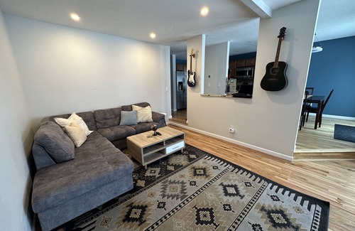 Northeast Anchorage House | Cozy home with mountain views!