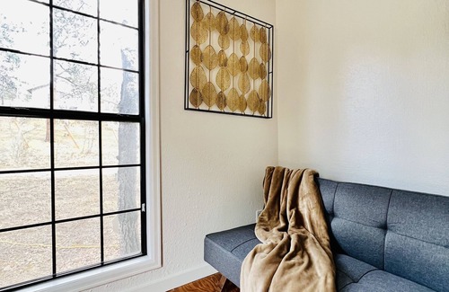 Bailey House | Cozy home with Mountain Views, Indoor Fire Place, Pet & Family Friendly