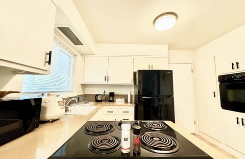 Concord House | Cozy Home with Wifi, AC, Washer/Dryer Near Napa, SF, Hospitals & Bay Area!