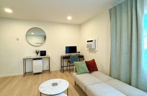 Concord House | Cozy Home with Wifi, AC, Washer/Dryer Near Napa, SF, Hospitals & Bay Area!