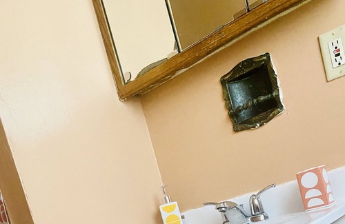 Rockford House | Cozy home within 5 minutes to local hospital