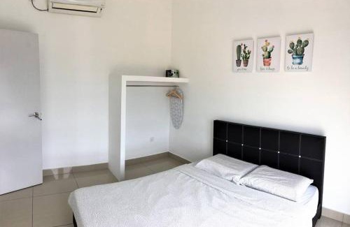 Tebrau Apartment | Cozy Homestay at Menara Hartamas 1-4pax