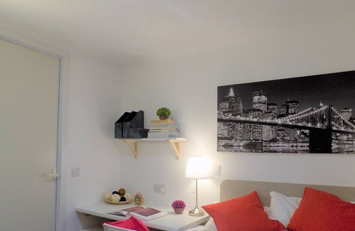 Gamston House | Cozy HomeStay in Canley