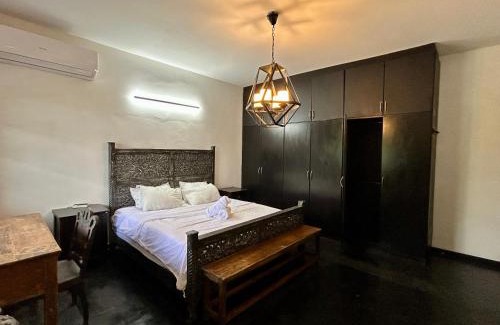 SS 2 Apartment | Cozy Homestay King Bed withBalcony in Shared Bungalow SS2 PJ