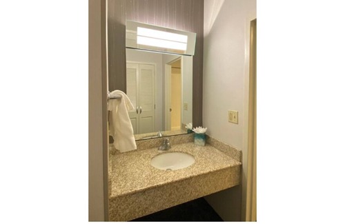 Waldron Other | Cozy hotel room with balcony near airport