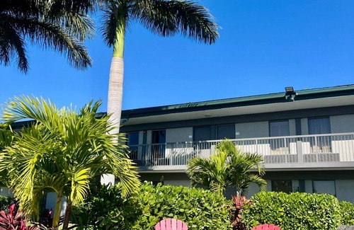 Whitfield Apartment | Cozy hotel suite beach style