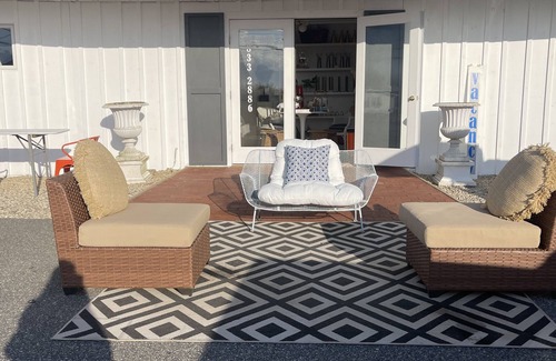 Mid-Coast and Islands Apartment | Cozy hotel suite in lovely Harpswell with AC, WiFi