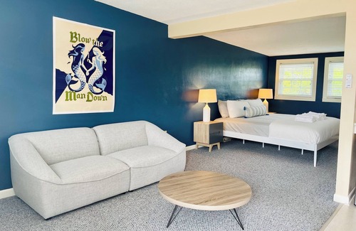 Mid-Coast and Islands Apartment | Cozy hotel suite in lovely Harpswell with AC, WiFi