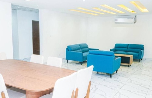 Bandalungwa Apartment | Cozy Hotel Suites in Marvelous Kinshasa with WiFi, AC