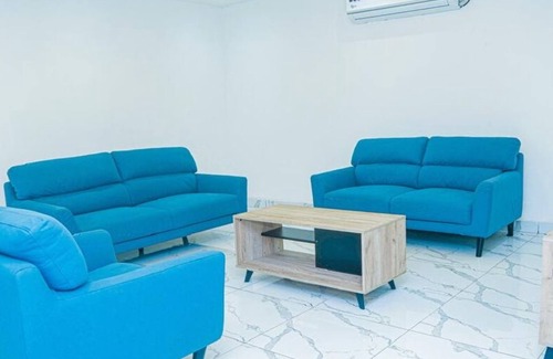 Bandalungwa Apartment | Cozy Hotel Suites in Marvelous Kinshasa with WiFi, AC