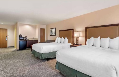 Eagle Hotel | Cozy Hotel w/Indoor Pool, Free Breakfast & Gym – Near Vail & Beaver Creek Ski