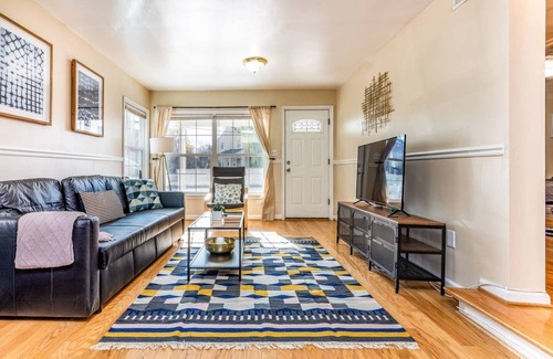 Bluemont House | Cozy House 10 min to Monuments│10 min to DC by CozySuites