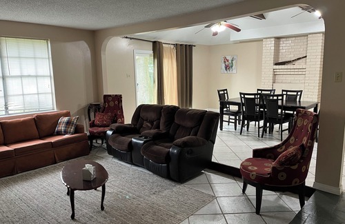 Tall Timbers - Brechtel House | Cozy house 10 minutes to French Quarter & downtown NOLA for long stays