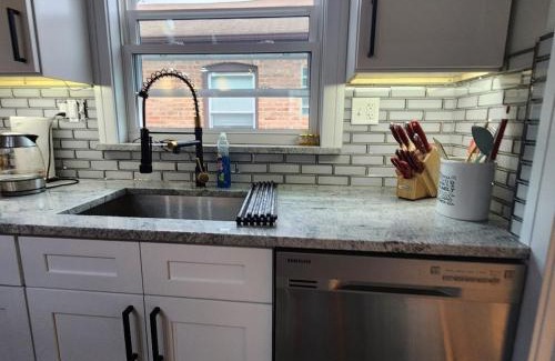 Dunning House | Cozy House 14 min from O'Hare -great area