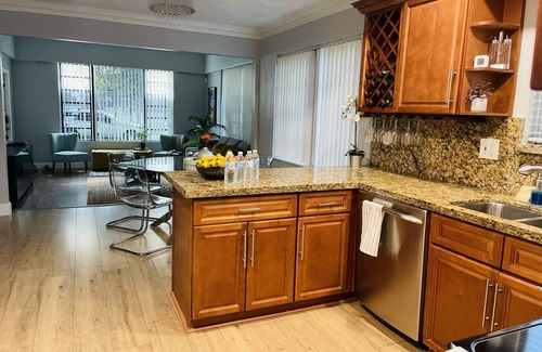 Downtown Hollywood House | Cozy House 2 BD/BBQ area/Saltwater heat Pool, 3 min to the Hollywood Beach