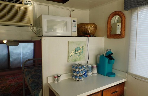 New Tazewell Boat Rental | Cozy House Boat in Charming on NOrris Lake in New Tazewell with AC, WiFi