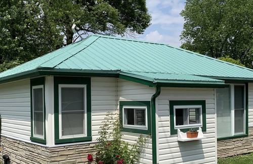 Consecon House | Cozy house by the lake in the heart of Prince Edward County's wine region.