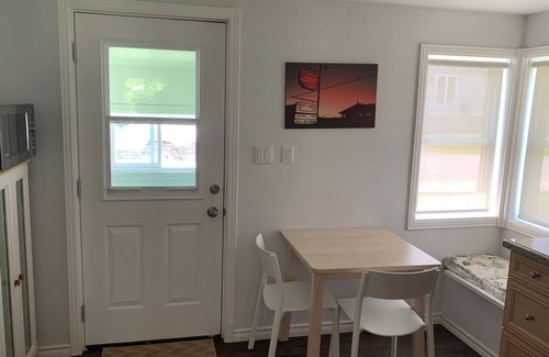 Consecon House | Cozy house by the lake in the heart of Prince Edward County's wine region.