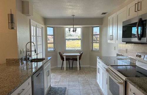 Pebble Beach House | cozy house clean with a beautiful view on the canal