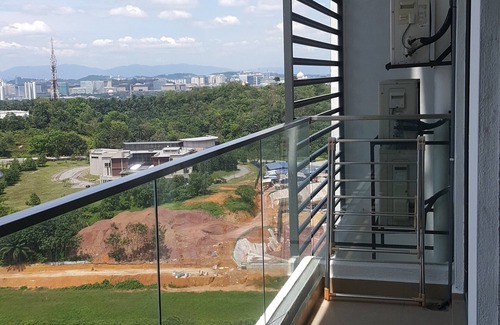 Cyberjaya Condo | Cozy House for Family & Friends