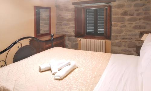 Caprese Michelangelo House | Cozy House in Caprese Michelangelo + Pool