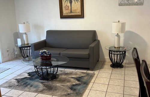 Oak Ridge House | Cozy house in charming Orlando with WiFi, AC