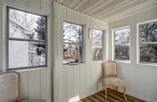 East Petersburg Apartment | Cozy House in East Petersburg ~ with Sunroom!