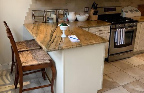 Cove - East Side - Shippan Apartment | Cozy house in Huntington Bay Condo 2 bedrooms 2 & 2 bathrooms