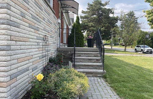 Scarborough House | Cozy House in the Bluffs.