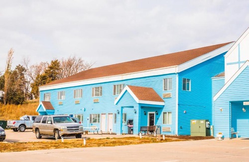 Williamsburg Hotel | Cozy House Inn & Suites By Marifah