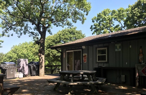 Vian House | Cozy House Lake Tenkiller - Sleeps 6 extra rooms available up to 10 people