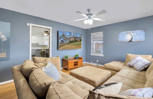 Glen Iris House | Cozy House minutes from Downtown Birmingham