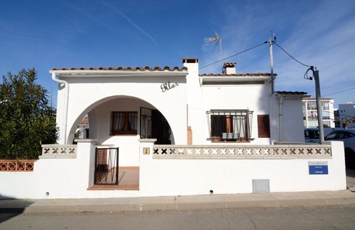 L'Escala House | Cozy House near Beach & Golf in Costa Brava