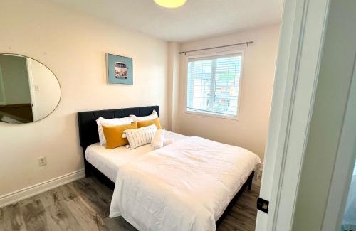 Port Union House | Cozy house near HWY401 & Go station in Scarborough