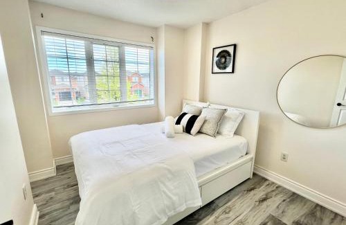 Port Union House | Cozy house near HWY401 & Go station in Scarborough