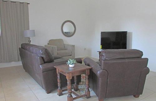 Goodyear House | Cozy house near I-10 with pool heater, hot tub, BBQ
