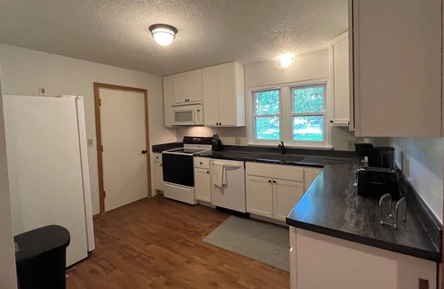 Cedar Falls House | Cozy house near restaurants, stores, and bike trails