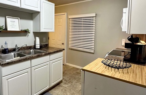 Lincoln House | Cozy house nestled in the heart of Lincoln!