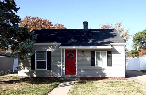 Lincoln House | Cozy house nestled in the heart of Lincoln!