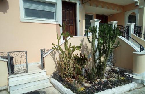 Paiania Apartment | Cozy House Oasis 15 min to airport & port, 35 min from Acropolis