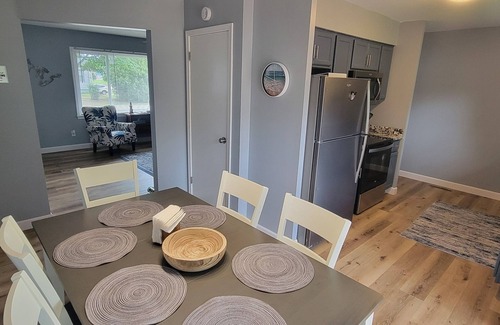 Norton Shores House | Cozy house that sleeps 8 people near Lake Michigan