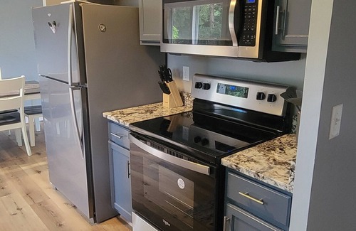 Norton Shores House | Cozy house that sleeps 8 people near Lake Michigan