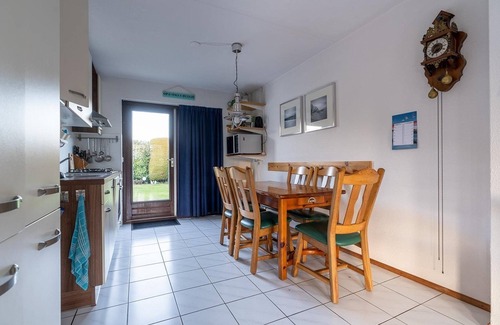 Ouddorp House | Cozy house with a green garden, close to the North Sea. Ideal for dogs.