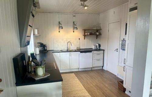 Tonsberg House | Cozy house with sea view at Husvik, 3 bedrooms