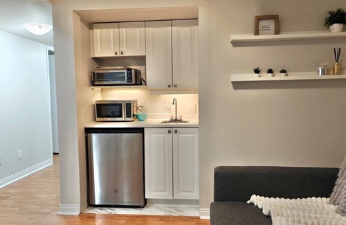 Upper Lonsdale House | Cozy in home Suite in Upper Lonsdale, footsteps away from it all
